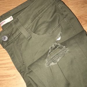 Levi’s Distressed Jegging
